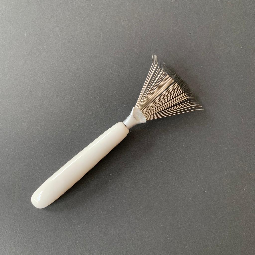 Brush for oroshiki grater - metal