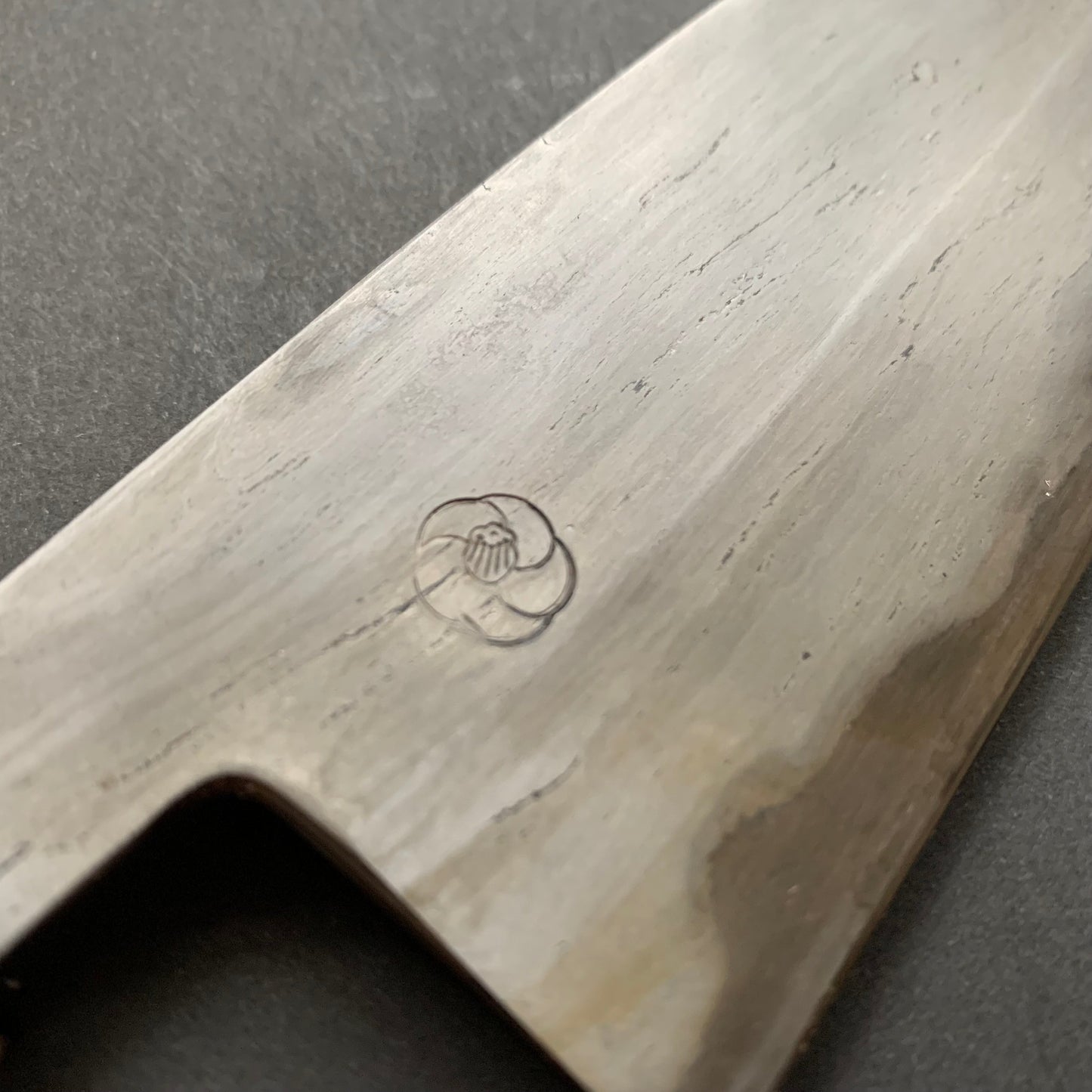 Santoku knife, Aogami 2 Carbon steel with Watetsu cladding, Kasumi finish, honwarikomi construction - Miyazaki