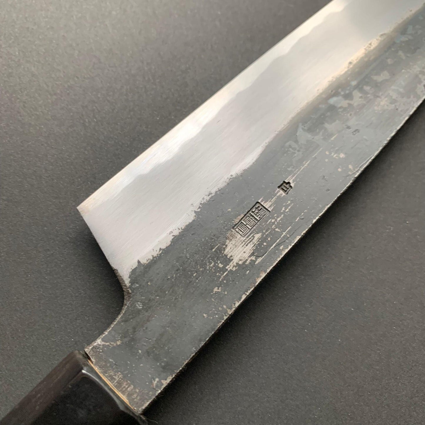 Santoku Knife, Shirogami 2 with iron cladding, Kurouchi finish, Kikuzuki Kuro range - Sakai Kikumori