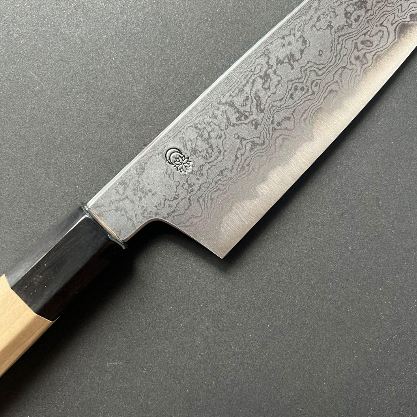 Santoku Knife, Aogami 1 with iron cladding, Damascus finish, Kikuzuki Uzu range - Sakai Kikumori