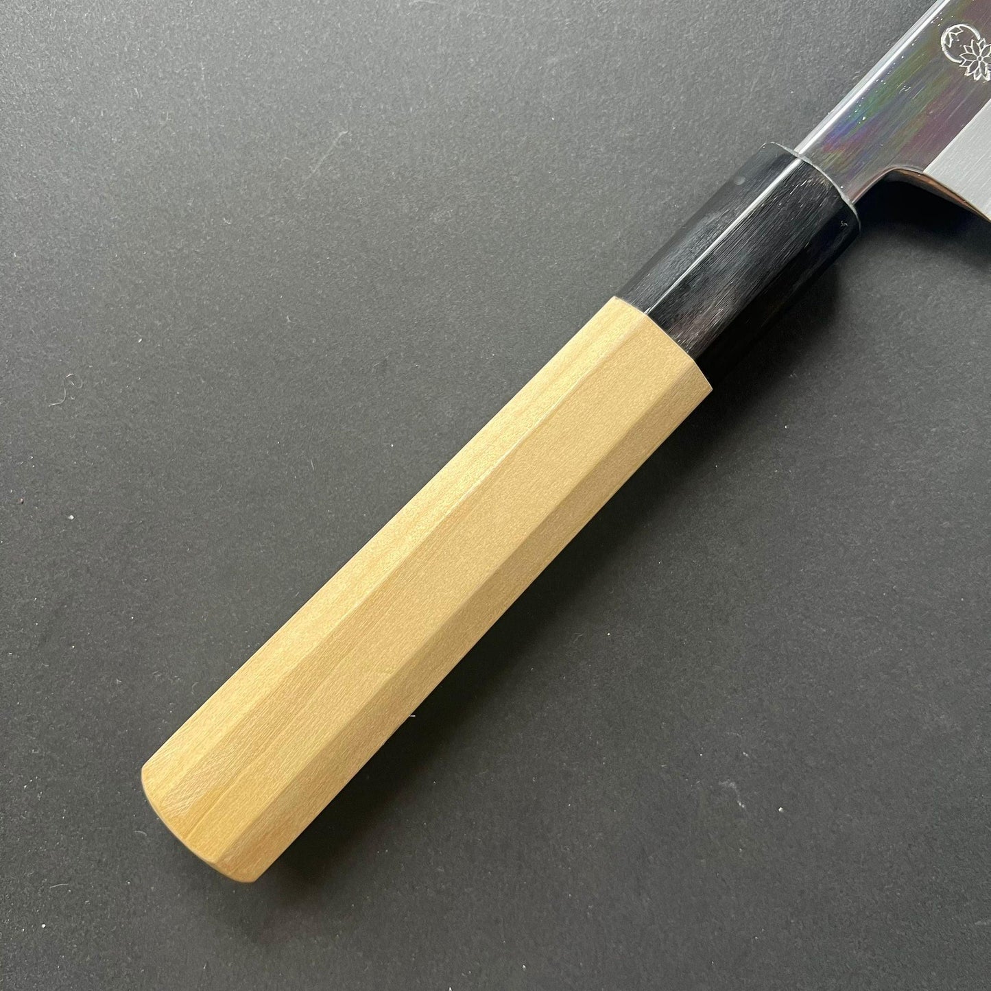 Yanagiba Knife, Shirogami 2 with iron cladding, mirror polished finish, Choyo range - Sakai Kikumori