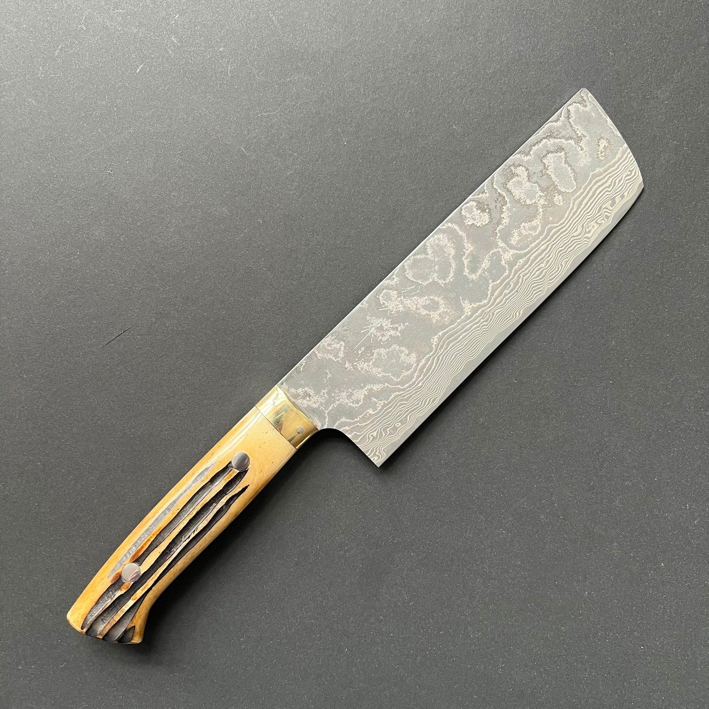 Nakiri knife, VG10 Stainless Steel, Damascus finish, Dyed Cow Horn western style handle - Saji