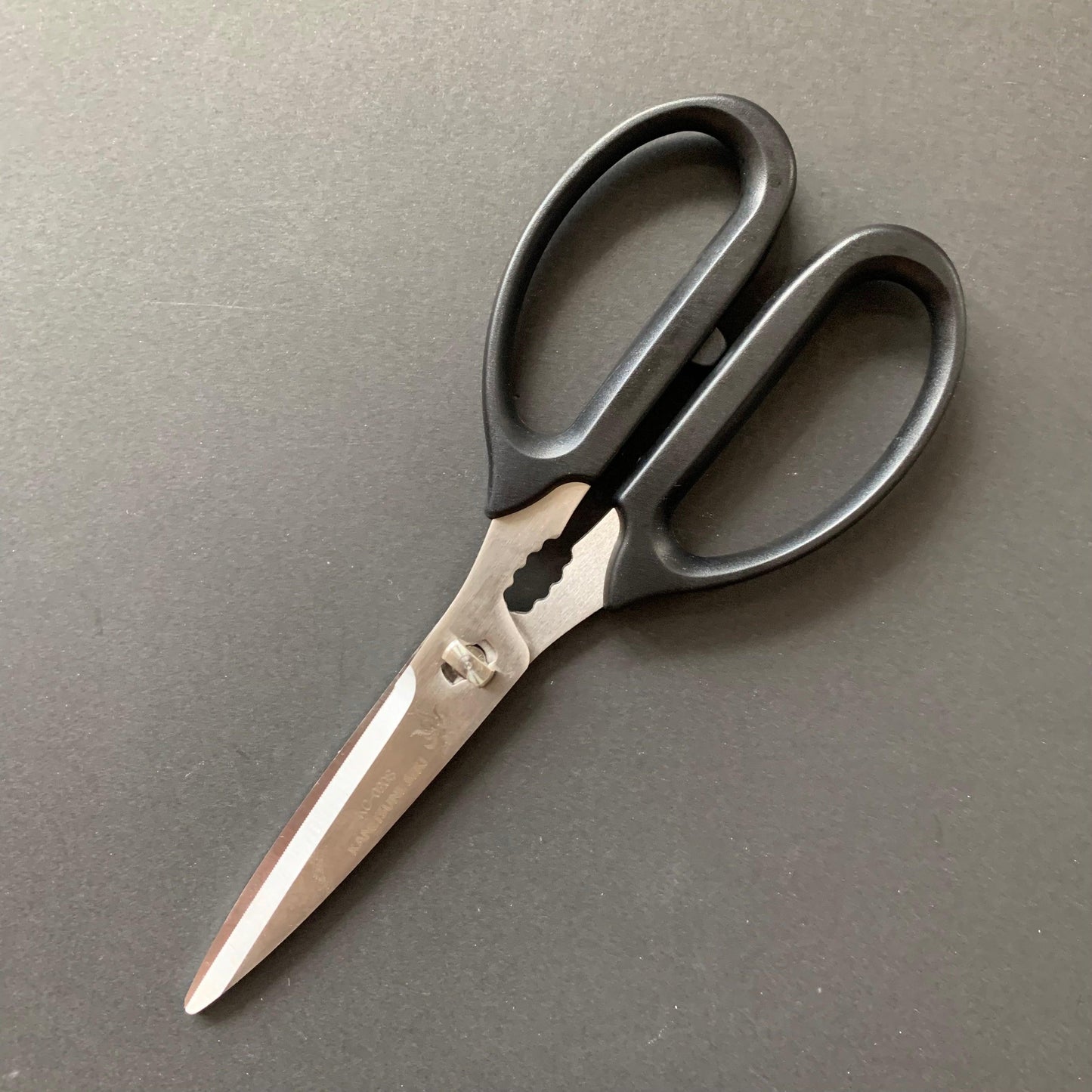 Japanese kitchen scissors - Kanetsune