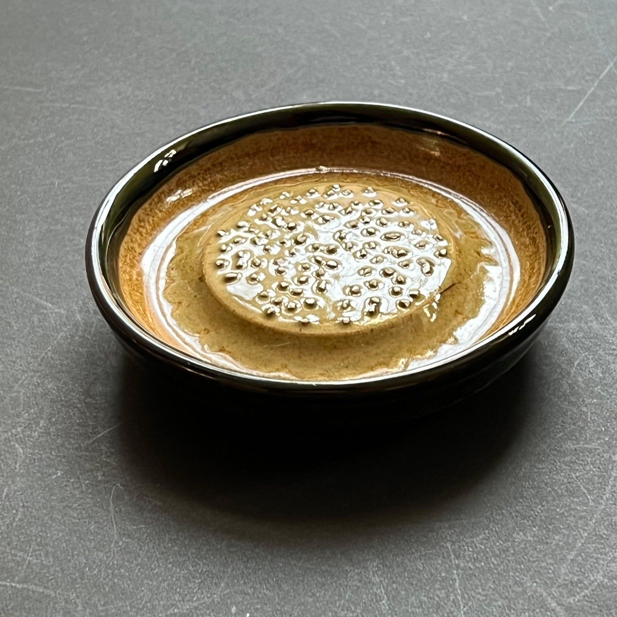 Ceramic dish grater