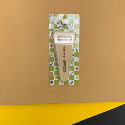 Wooden spring onion cutter